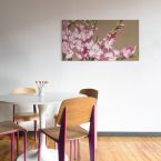 Canvas przedstawiający bukiet różowych kwiatów mieczyków powieszony na białej ścianie w jadalni