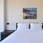 Obraz na płótnie przedstawiający morski krajobraz wiszący w sypialni nad dużym łóżkiem