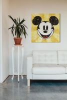 Obraz na płótnie do salonu przedstawiający Myszkę Miki