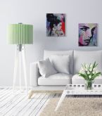 Kolorowy obraz na płótnie Planets z kobietą nad białą kanapą w salonie