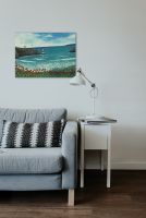 Obraz na płótnie z wybrzeżem, morzem, latarnią w salonie nad szarą kanapą
