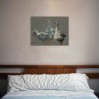Obraz na płótnie Białe Gęsi na szarym tle w sypialni nad dużym łóżkiem