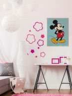 Obraz na płótnie z Myszką Mickey powieszony na ścianie w pokoju dzieciecym