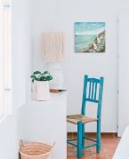 Obraz na płótnie Calm na ścianie w pokoju nad niebieskim krzesłem