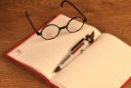 Notes, długopis i okulary z filmu Harry Potter