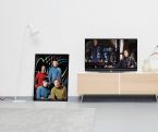 Obraz na płótnie z postaciami Star Trek Kirk, Spock, Uhura, Bones postawiony na podłodze w salonie