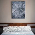 Canvas Zaśnieżony las powieszony w sypialni nad łóżkiem