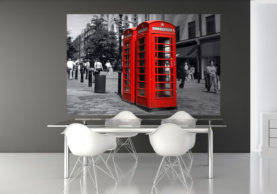 aranżacja fototapety z czerwoną budką w Londynie w białym salonie