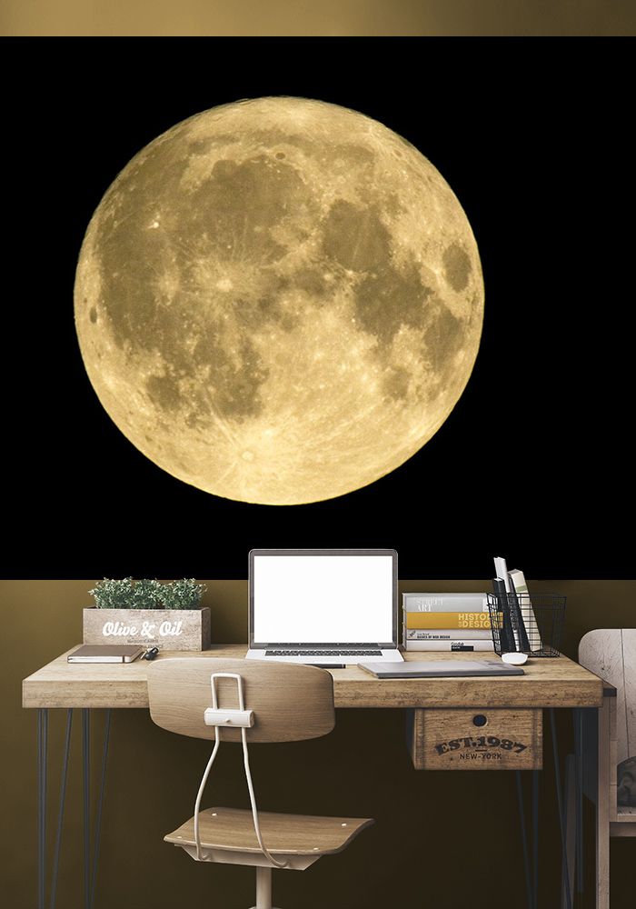 Fototapeta złoty księżyc na czarnym niebie w biurze nad biurkiem
