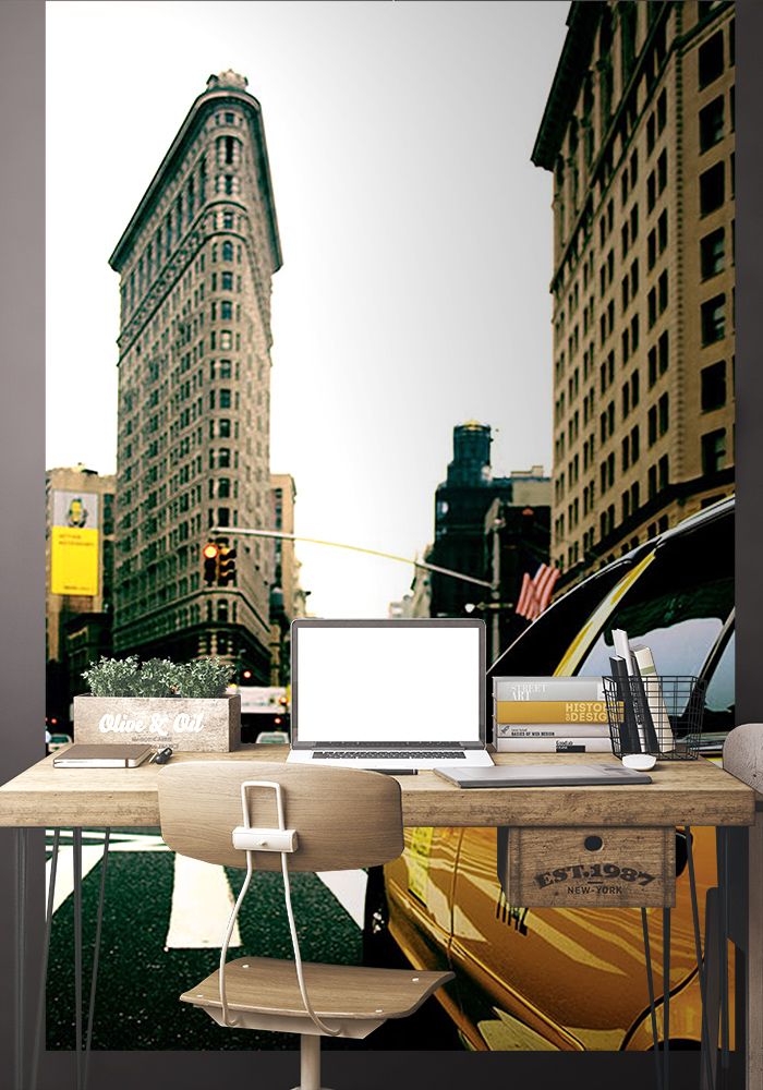 aranżacja fototapety z widokiem na budynki i ulice Nowego Jorku w białym salonie z dużymi oknami