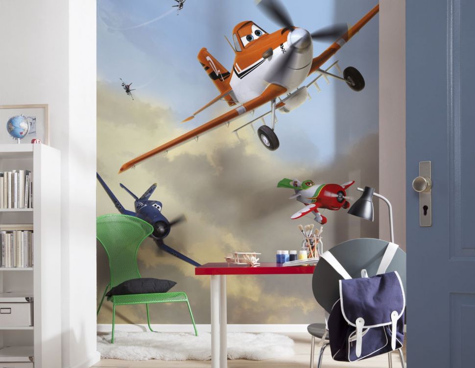 Pokój z fototapetą na ścianie z bajki samoloty Disney'a