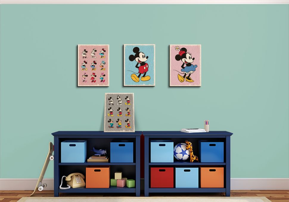 Aranżacja dziecięcych obrazów przedstawia ulubione postacie z bajki Myszka Miki
