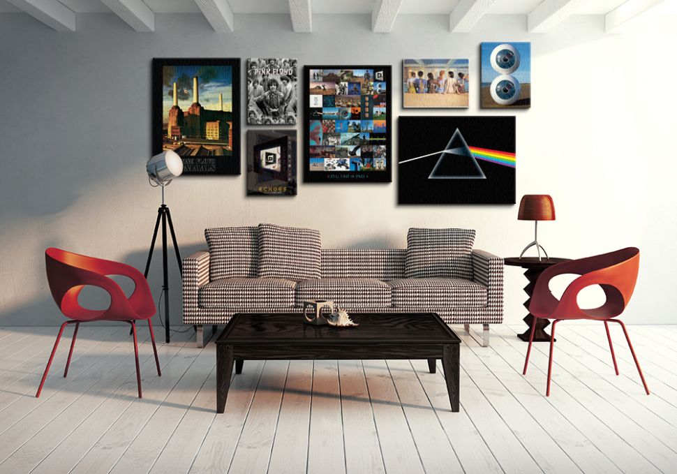Obrazy róznej wielkości przedstawiają okładki albumów i zdjęcia Pink Floyd