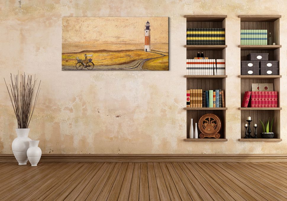 Aranżacja przedstawiająca obraz z mężczyzną na rowerze na tle latarni morskiej, idealny do salonu