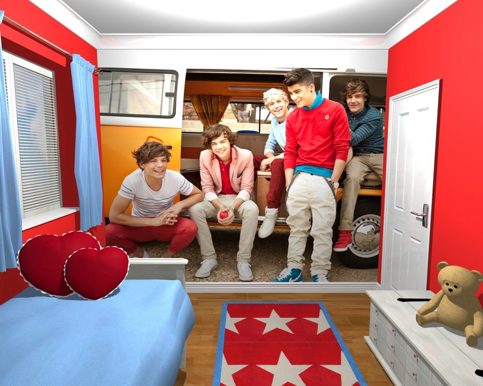 Pokój nastolatki z fototapetą One Direction JD Campervan na ścianie