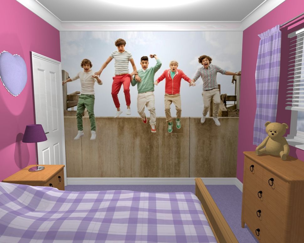 Pokój dziewczynki z fototapetą One Direction JD Jump na ścianie