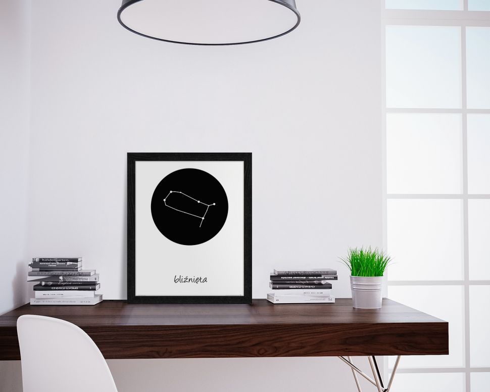 Plakat Bliźnięta konstelacja w kole w czarnej ramce postawiony na drewnianej półce