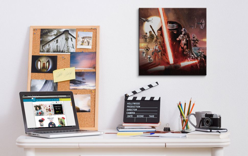 Obraz na ścianę do salonu zatytułowany Star Wars Ep7 (Galaxy) wymiary płótna 30x30 cm