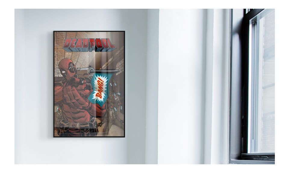 Duży plakat Deadpool wiszący na ścianie w czarnej ramce