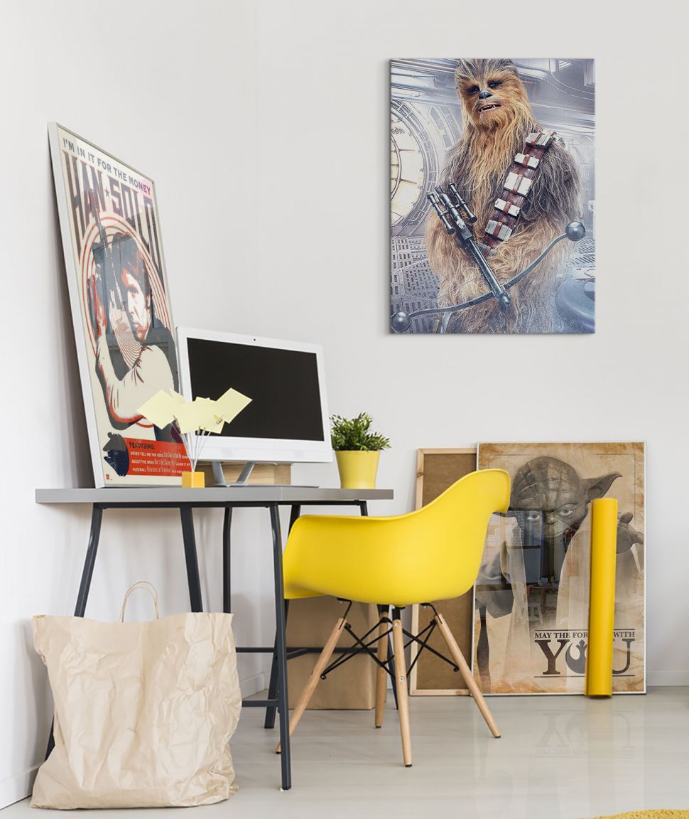 Obraz na płótnie Star Wars: The Last Jedi (Chewbacca Bowcaster) wiszący w biurze nad obrazem Yody