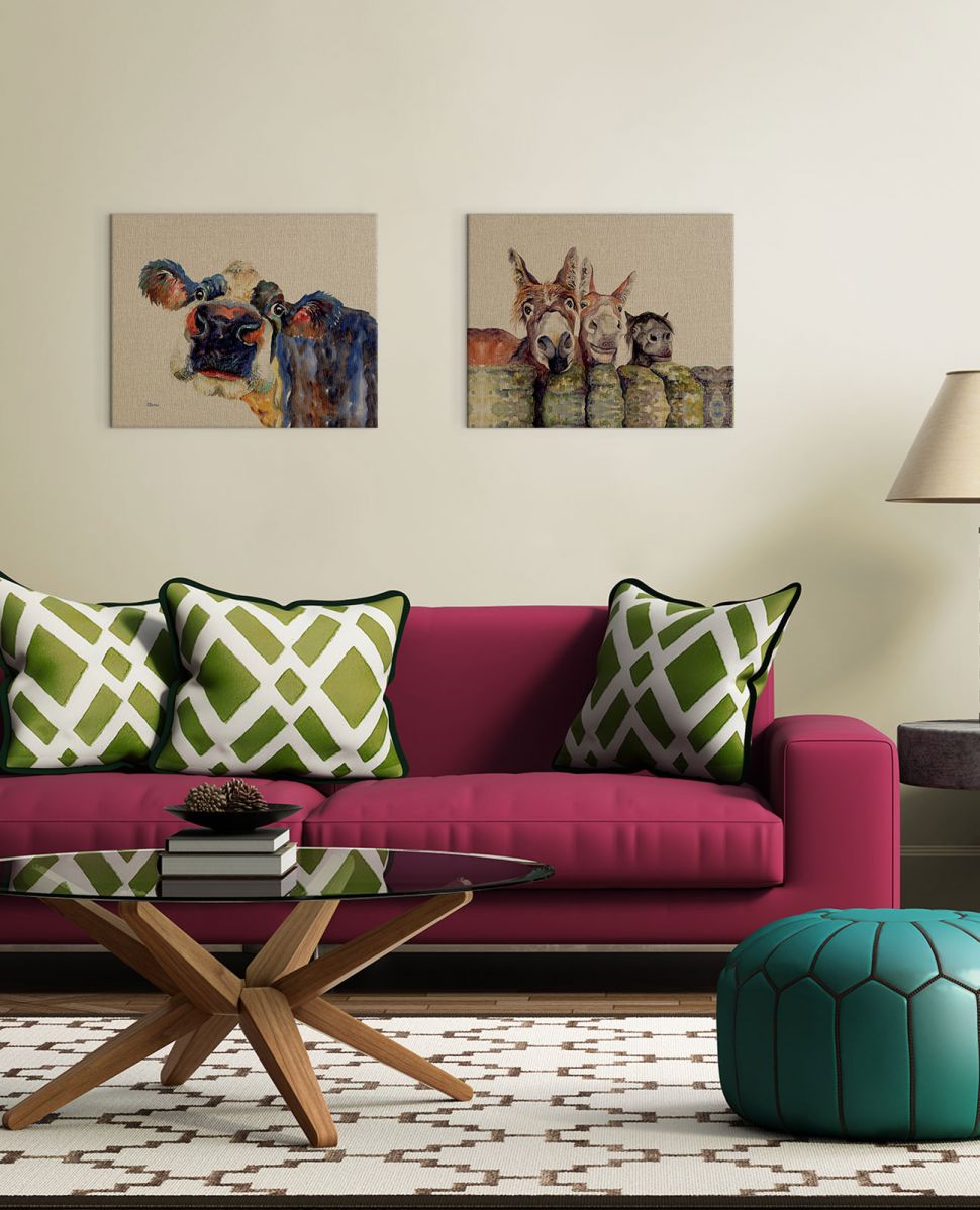 Obraz na płótnie Johnny, Freckles & Halfpint z osiołkami wiszący w salonie nad kanapą w kolorze fuksji