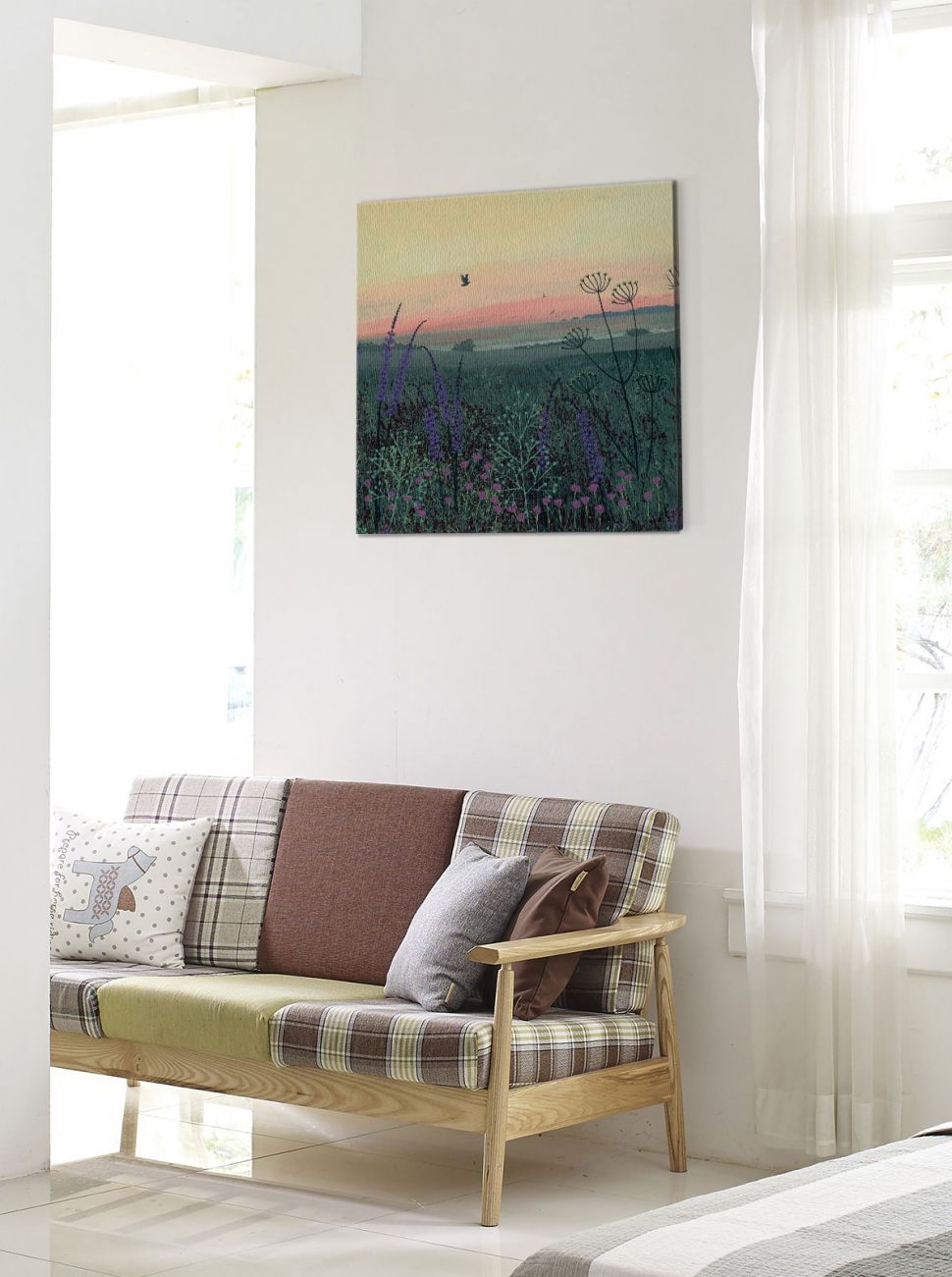 Obraz na płótnie Coastal Dawn wiszący nad kanapą na białej ścianie w przedpokoju