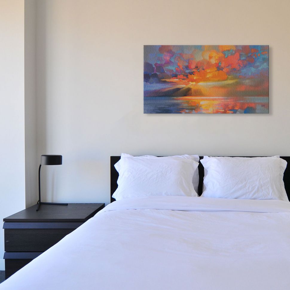 Canvas z zachodem słońca powieszony w sypialni nad drewnianym łóżkiem