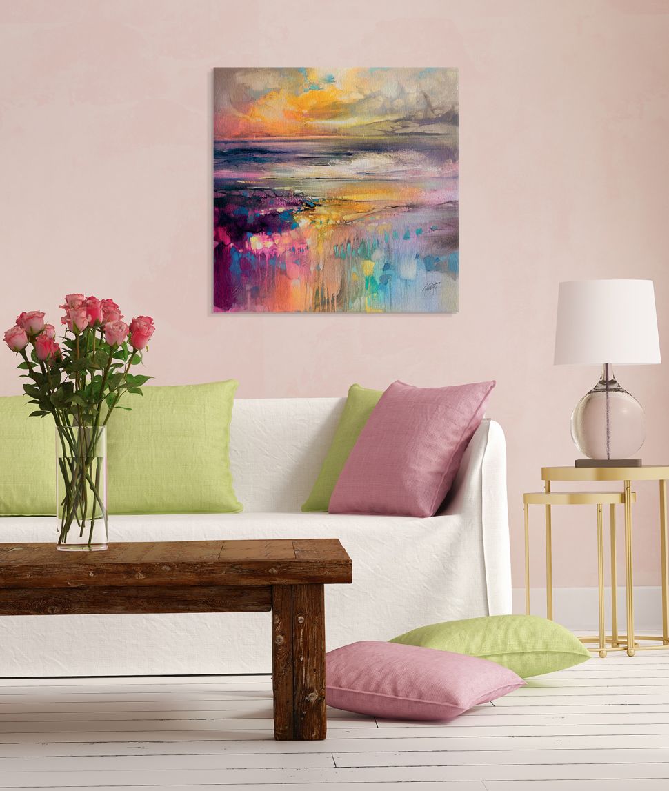 Canvas przedstawiający kolorowy zachód słońca powieszony nad białą sofą