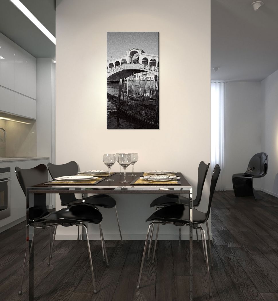 Czarno-biały obraz na płótnie przedstawiający gondole wiszący nad stołem w jadalni