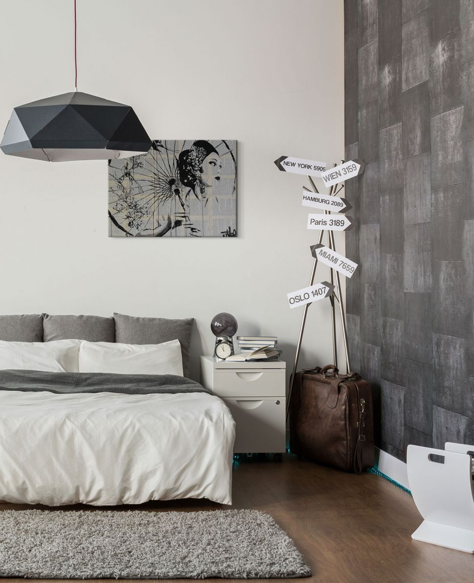 Obraz na płótnie przedstawiający azjatkę z parasolką powieszony w sypialni nad łóżkiem