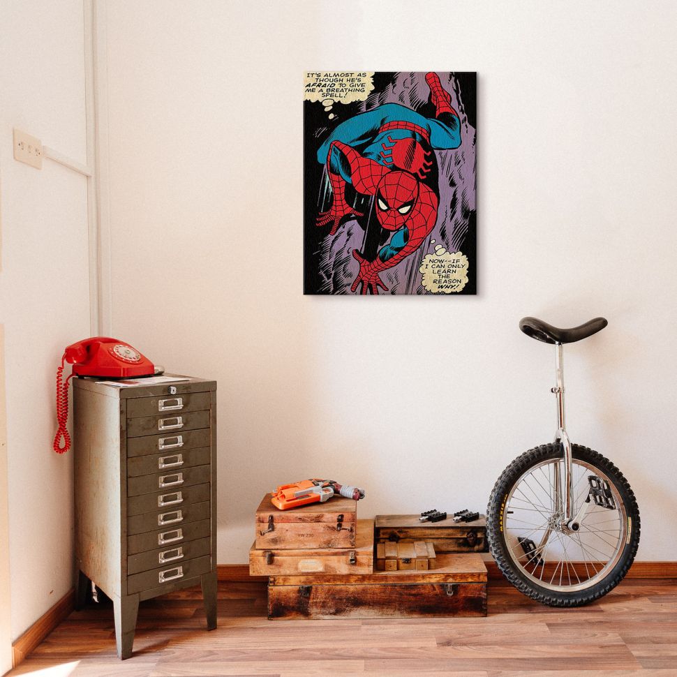 Canvas przedstawiający postać spider-mana powieszony na ścianie w korytarzu