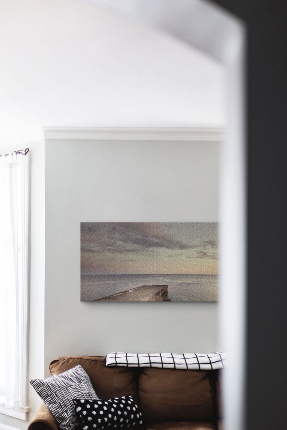 Obraz na płótnie do salonu przedstawiający most z widokiem na morze