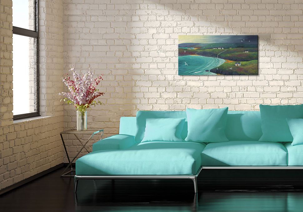 Obraz na płótnie autorstwa Jo Grundy pod tytułem Przybrzeżne wzgórza zawieszony w salonie nad turkusową kanapą