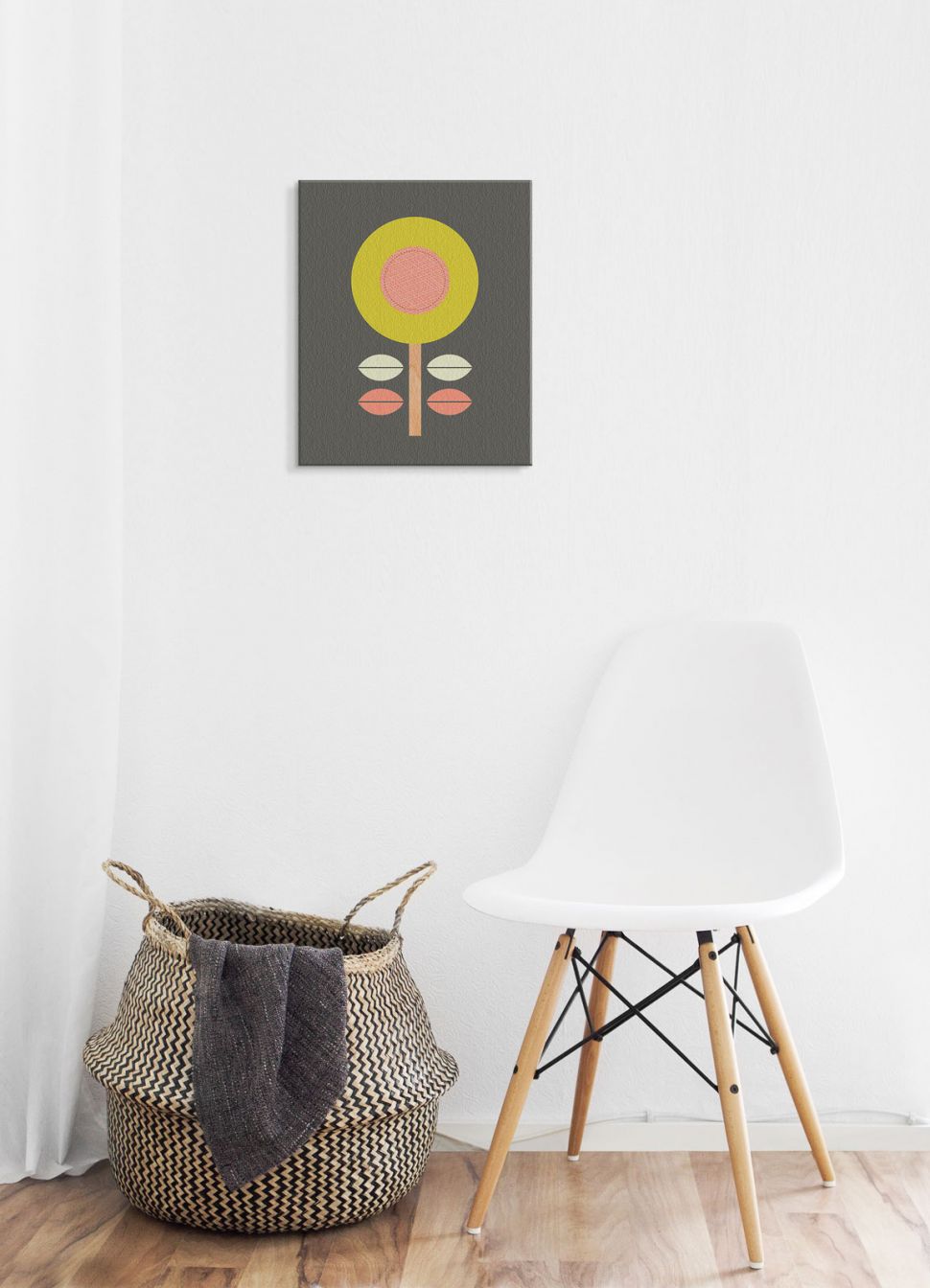 Canvas o nazwie Słonecznik powieszony w pokoju nad białym krzesłem i legowiskiem dla pupila