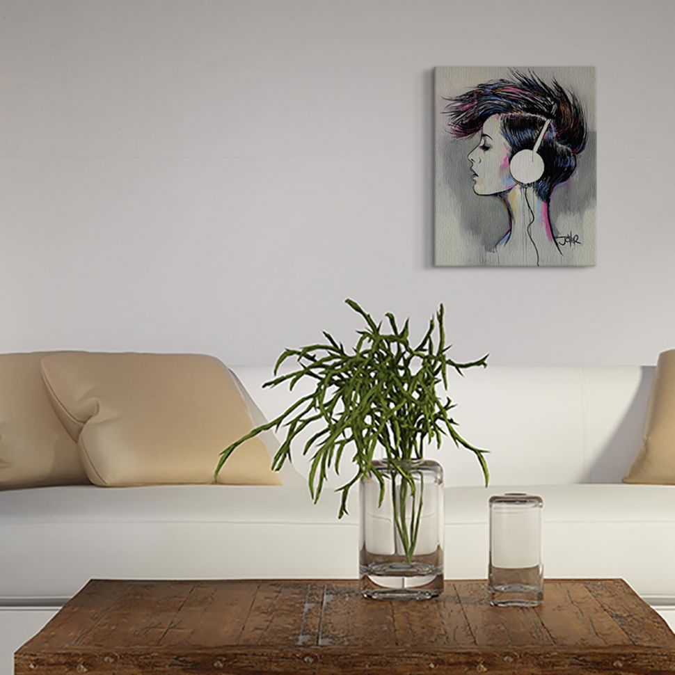 Canvas Inner Beat wykonany przez Loui Jover zawieszony w nowoczesnym salonie nad ogromną białą kanapą