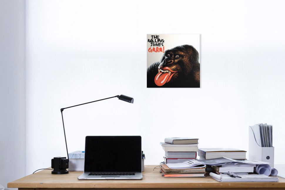 Obraz na płótnie przedstawiający okładkę zespołu The Rolling Stones powieszony nad biurkiem