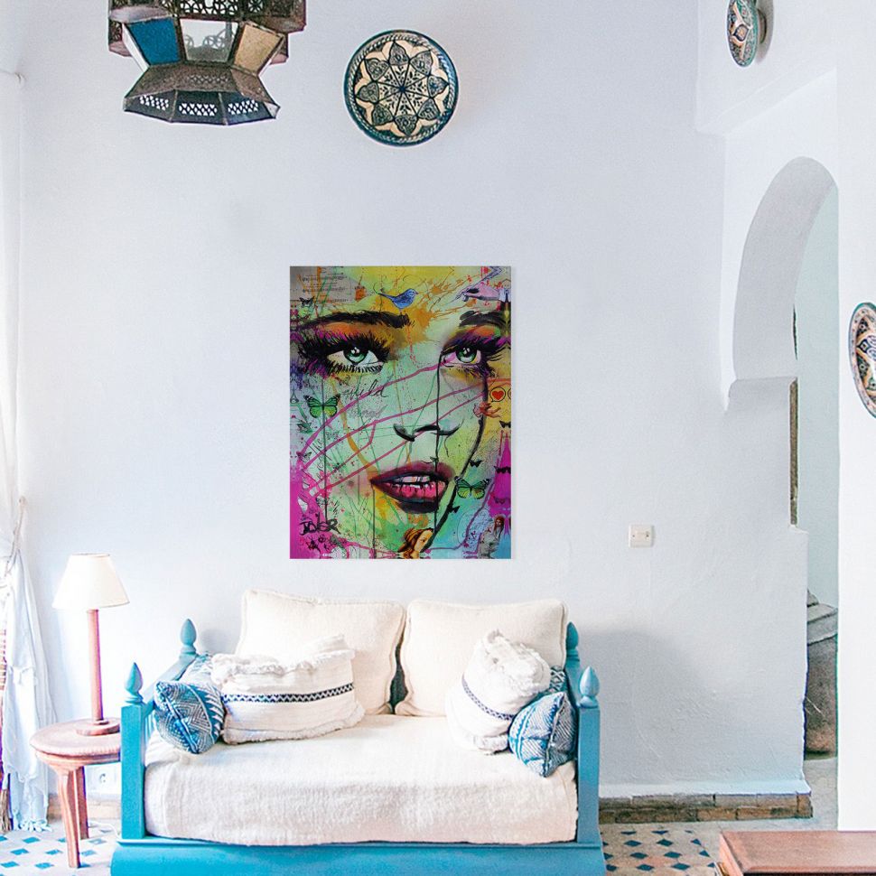 Kolorowy Obraz na płótnie Loui Jover Wild Things powieszony w salonie nad kanapą