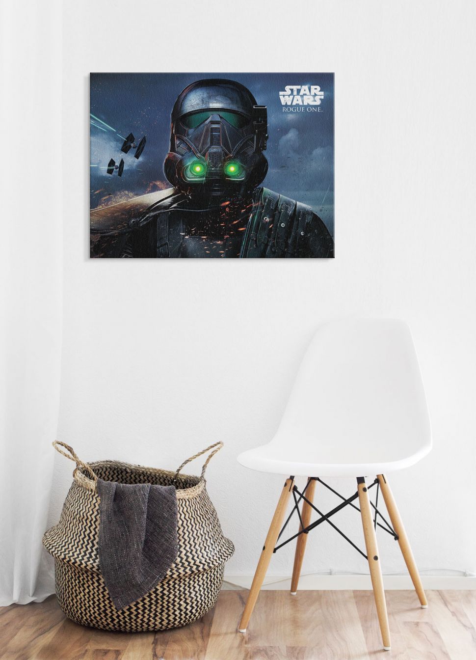 Obraz na płótnie z Gwiezdnych Wojen Łotr 1 powieszony na białej ścianie w pokoju