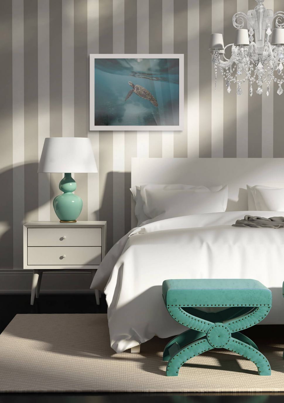 Poster z żółwiem morskim powieszony w sypialni nad łóżkiem