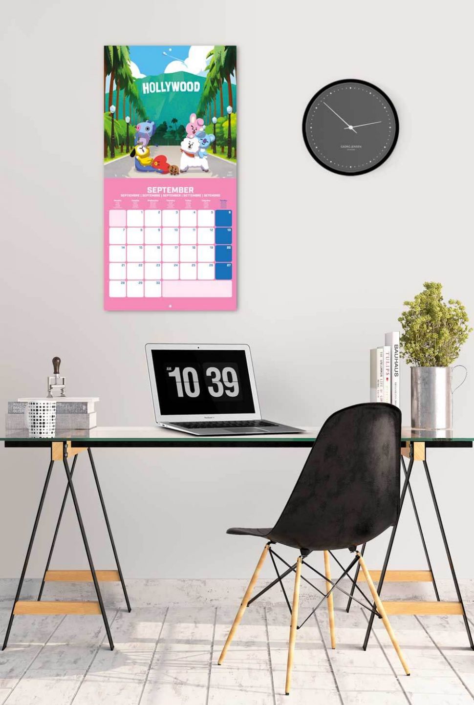 Kalendarz 2020 z BT21 powieszony nad biurkiem