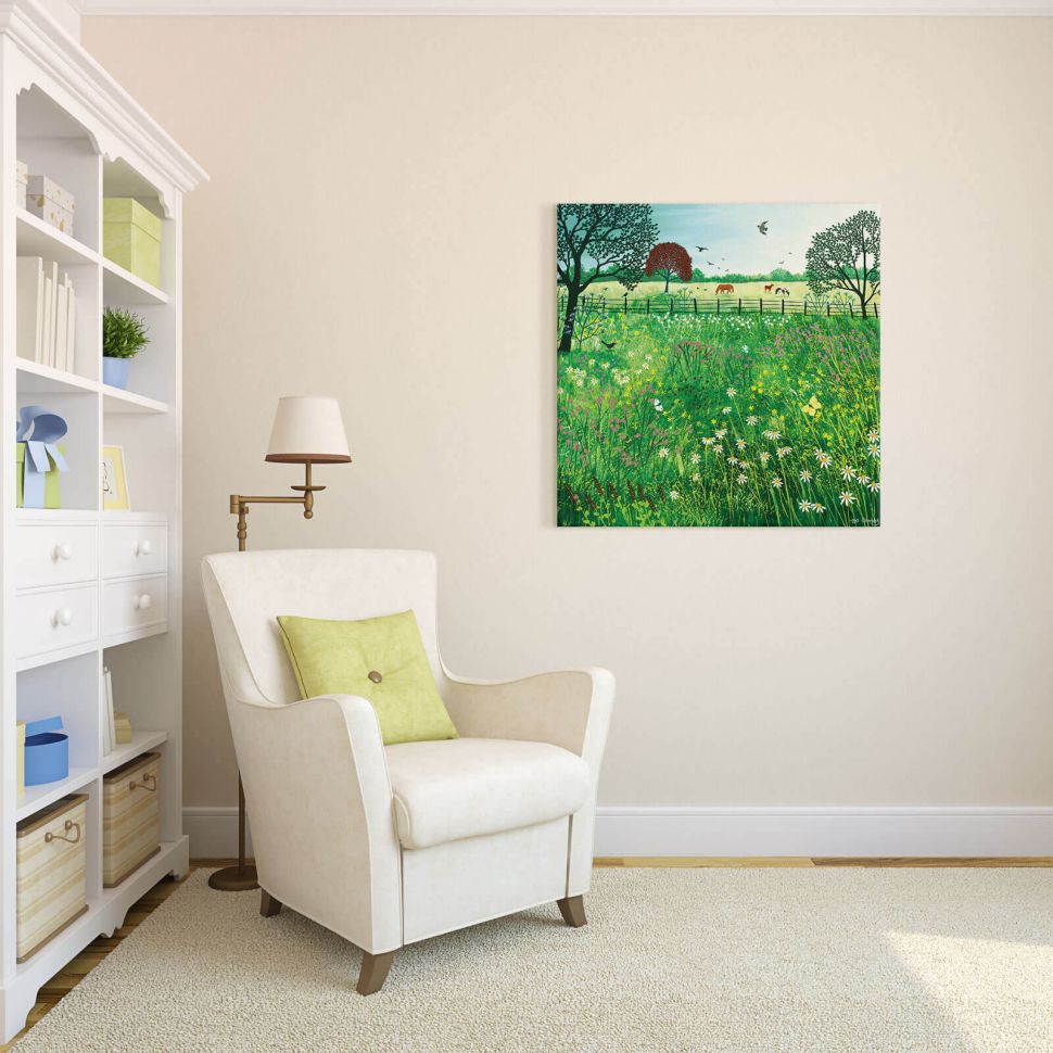 Obraz na płótnie Summer Grazing na ścianie w salonie nad białym fotelem z zieloną poduszką