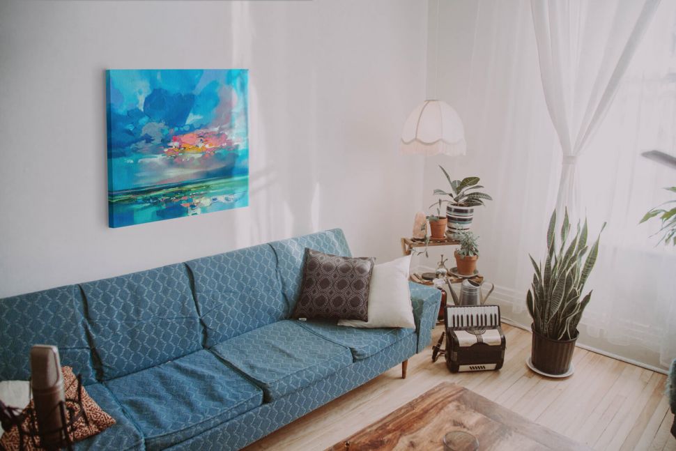 Obraz na płótnie Arran Blue na ścianie w salonie nad niebieską kanapą