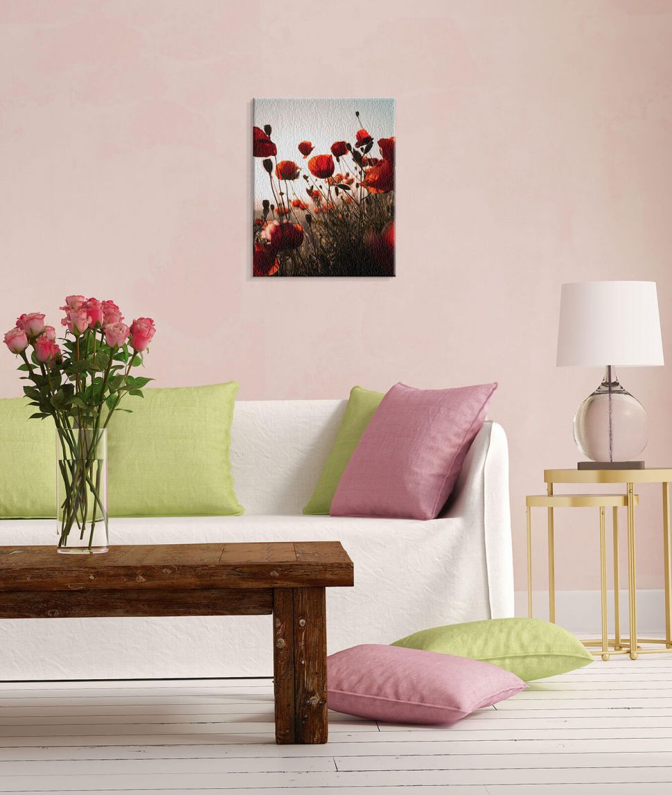 Obraz na płótnie Czerwone maki powieszony w salonie nad białą kanapą
