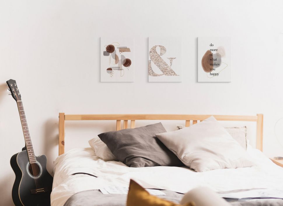 Canvas z kolorową abstrakcją Abstract composition powieszony w sypialni nad łóżkiem