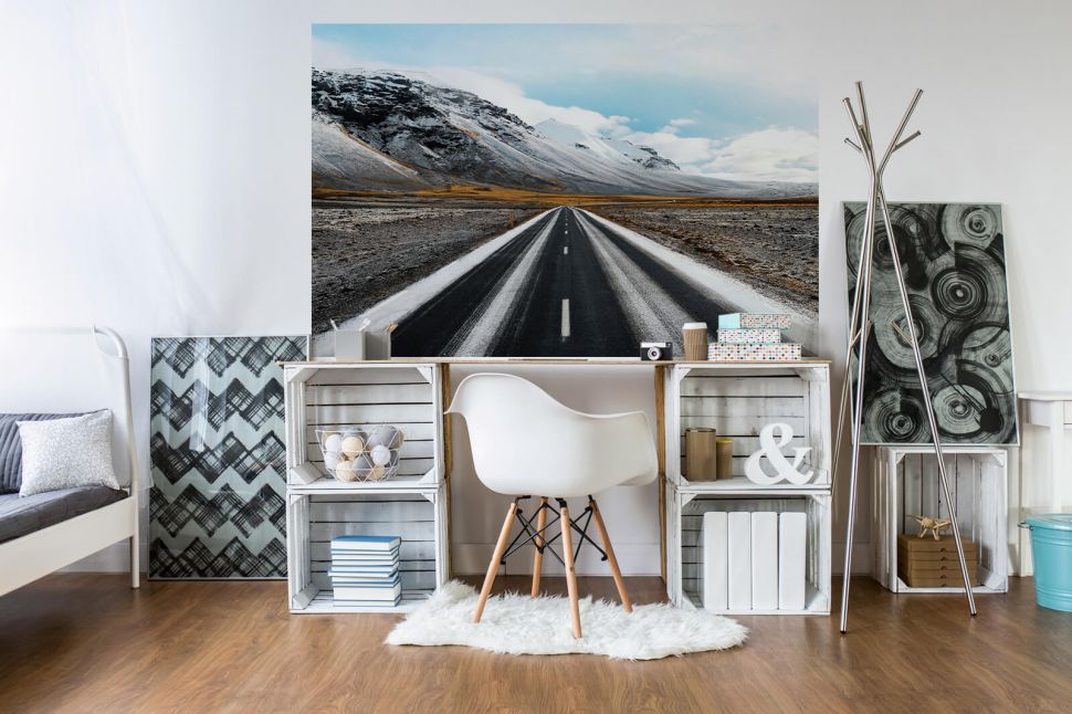 Fototapeta droga na Islandii powieszona w pokoju młodzieżowym nad biurkiem
