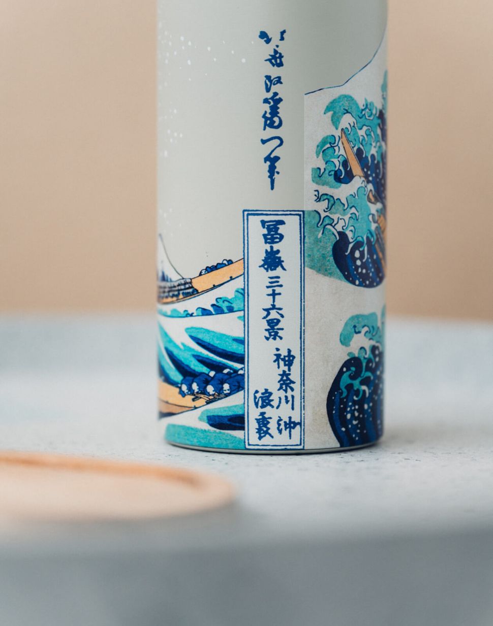 Logo na butelce termicznej Hokusai Great Wave off Kanagawa
