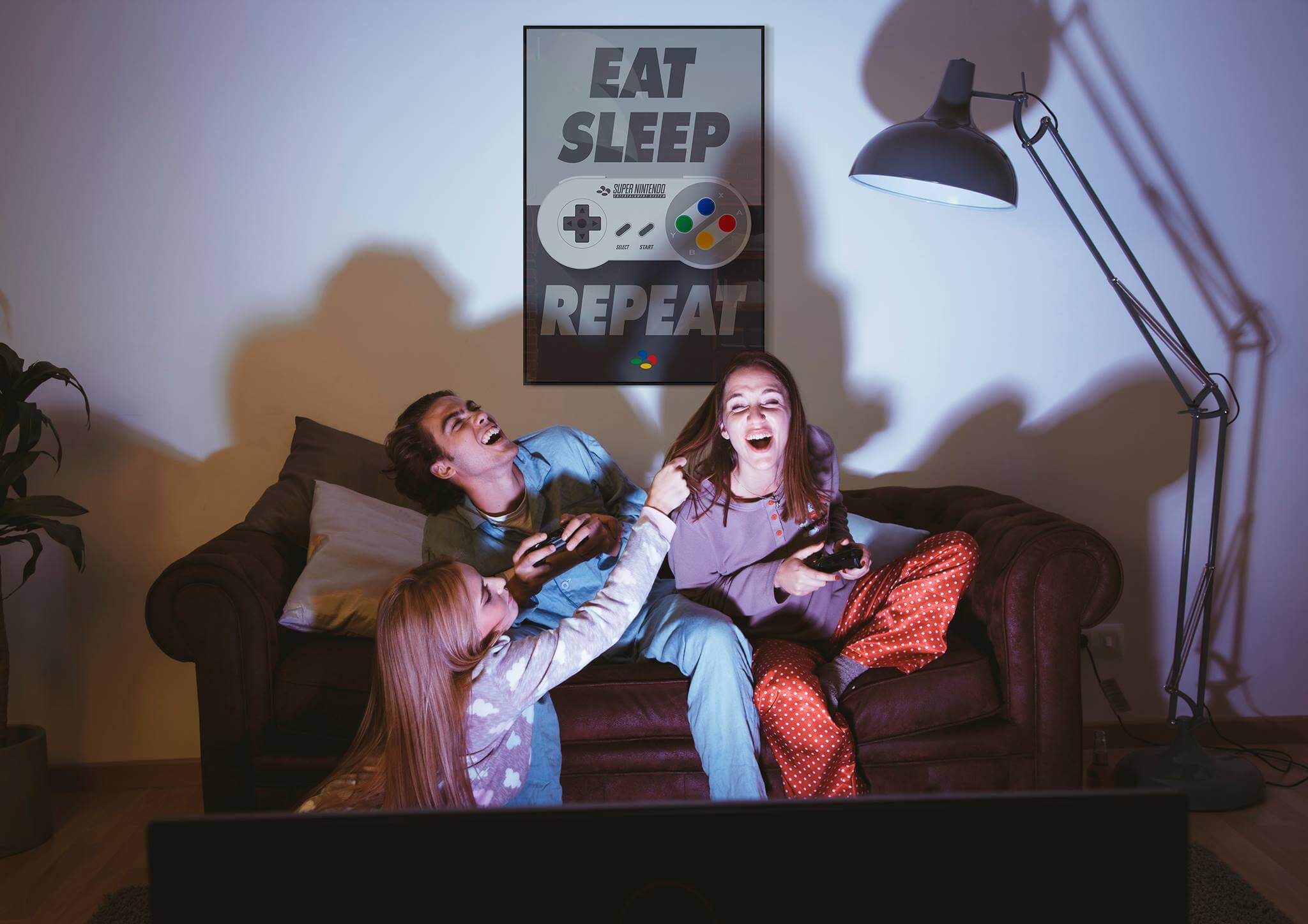 Plakat Eat Sleep SNES Repeat oprawiony w czarną ramkę aluminiową